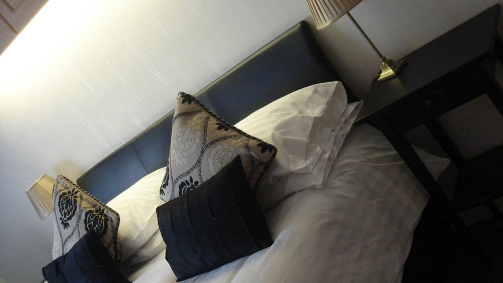 Deanwater Hotel Уилмслоу Екстериор снимка