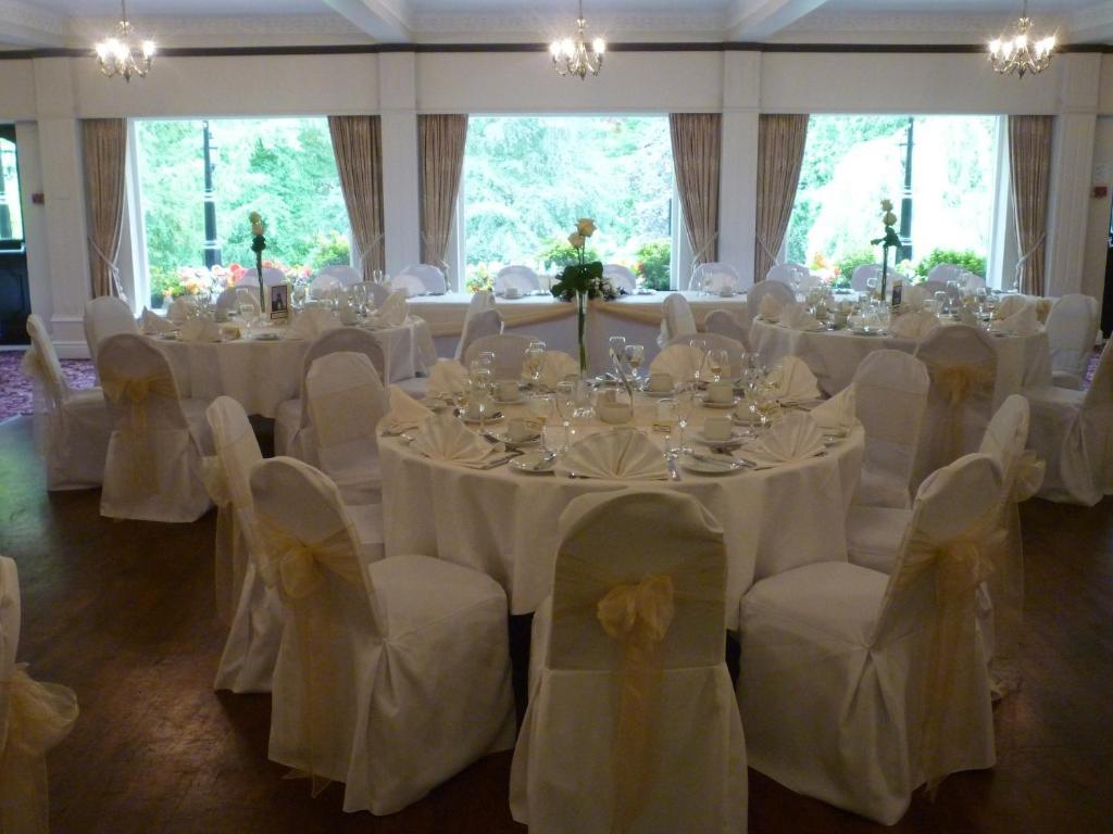 Deanwater Hotel Уилмслоу Екстериор снимка