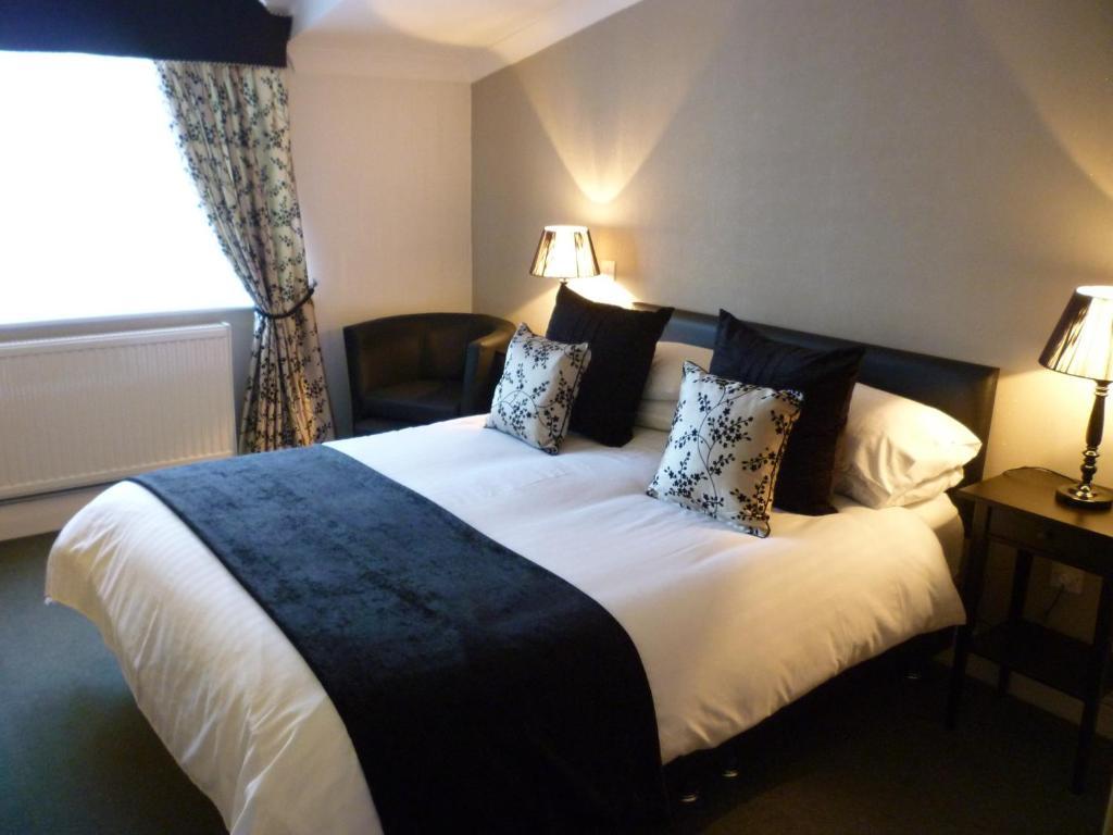 Deanwater Hotel Уилмслоу Екстериор снимка